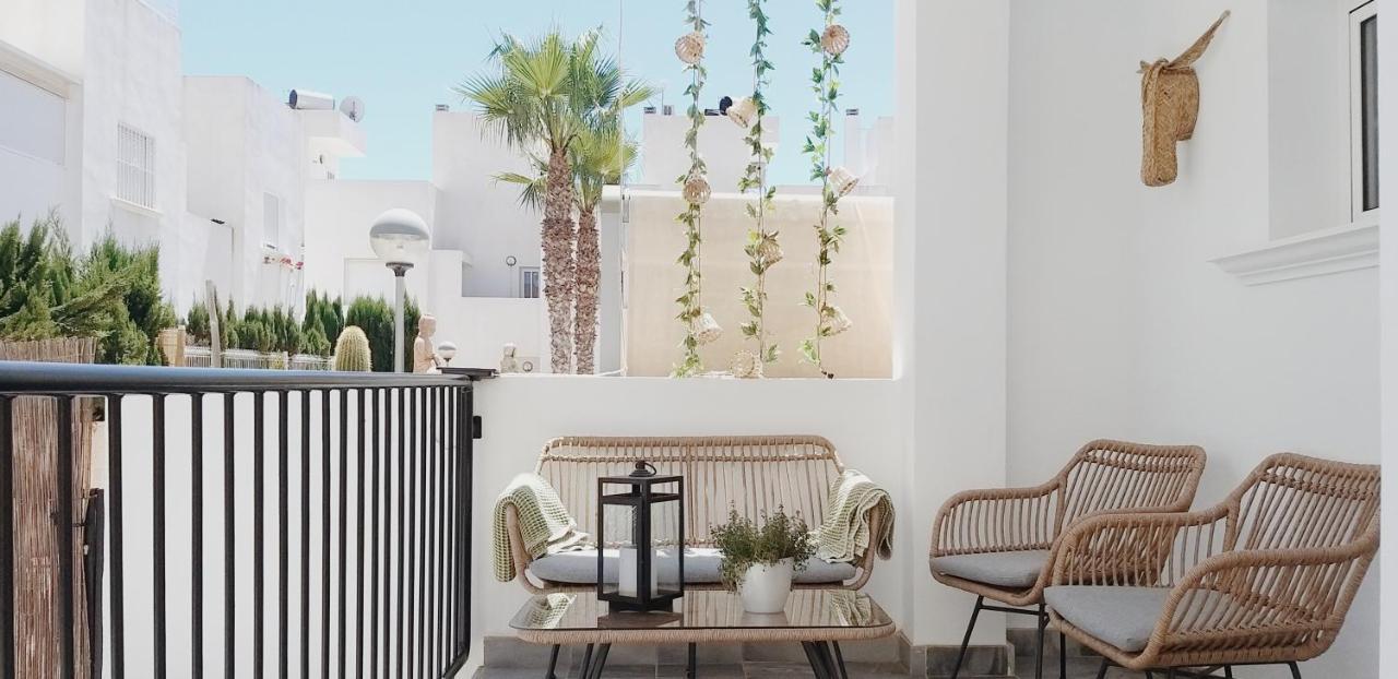 Modern Townhouse In Torrevieja, Costa Blanca Apartamento Exterior foto